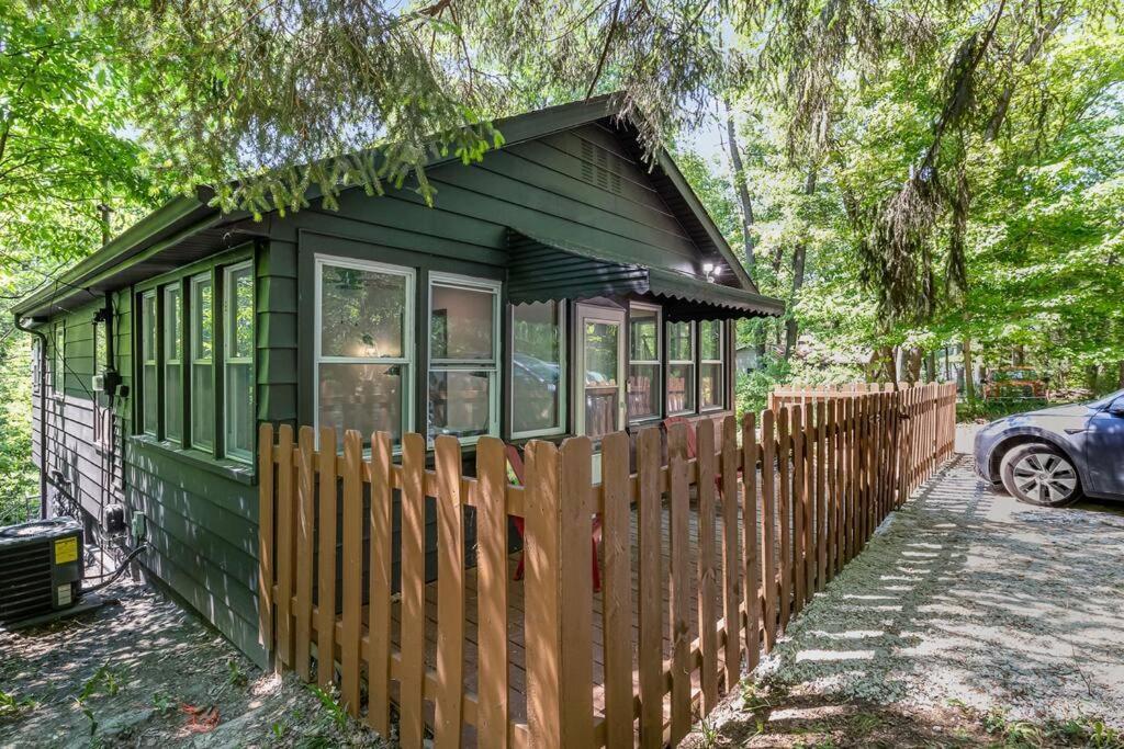 Black Cabin Getaway In Woods I Valpo Valparaiso Kültér fotó